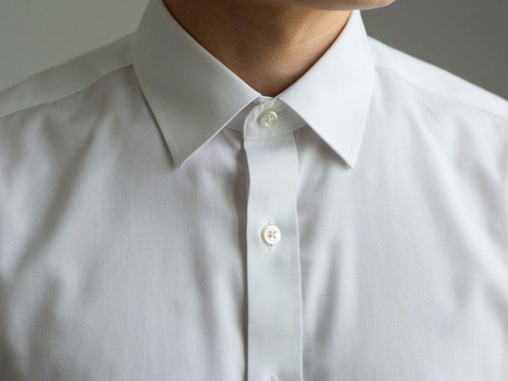 garnitur z elegancką koszulą
